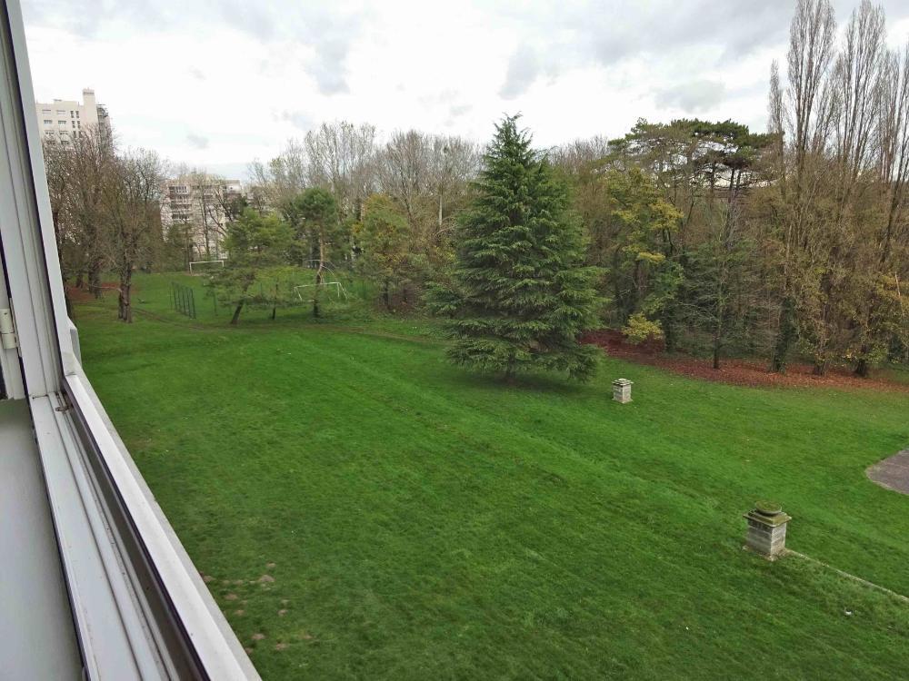 LOCATION d'un appartement F4 (70 m²) à Évry-Courcouronnes