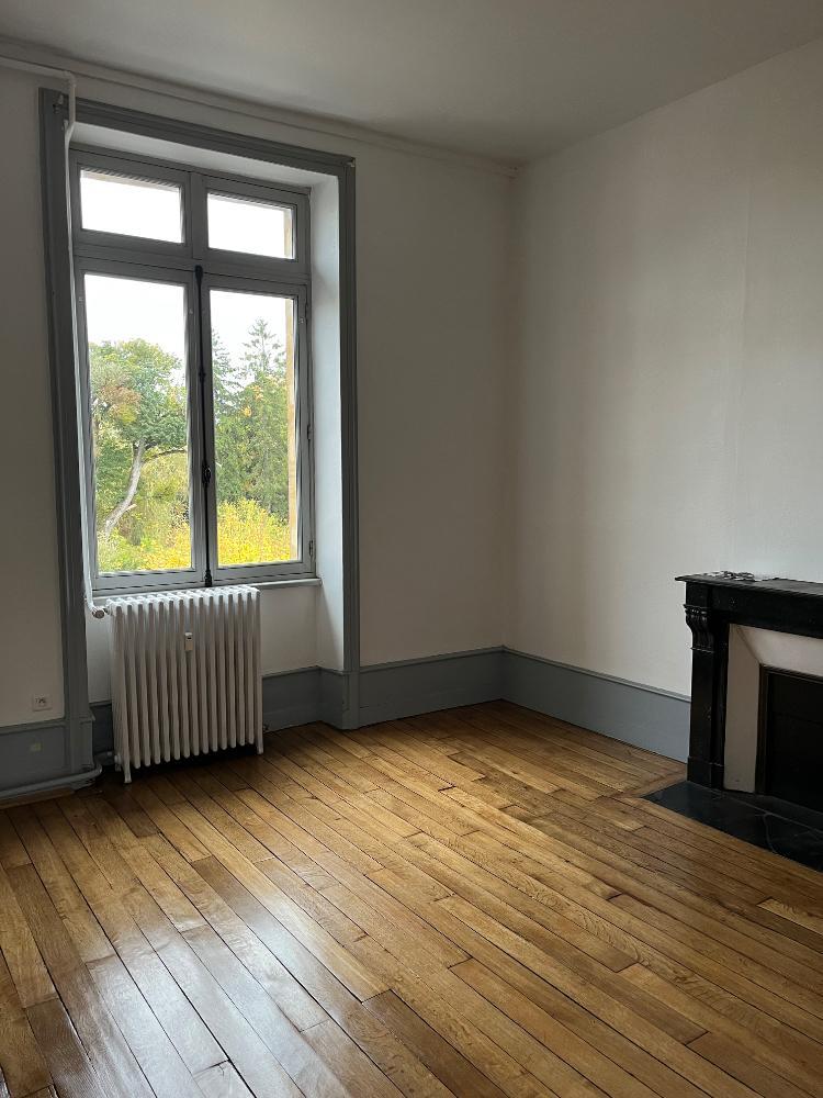 T2 45m2 chauffé rénové dans bel immeuble à Sedan