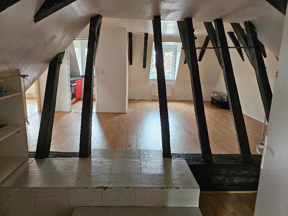 Appartement lumineux de 2 pièces à louer à Orthez.