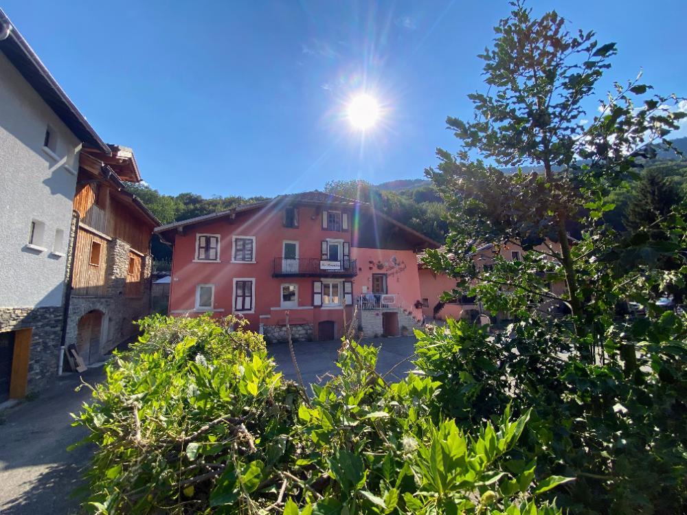 Résidence de rendement en Savoie: 8 appartements rénovés et exploités à Grand-Aigueblanche