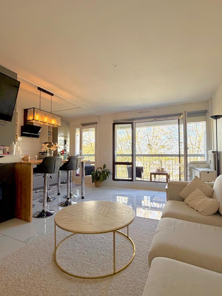 Appartement lumineux avec garage et balcon à vendre à Argenteuil.