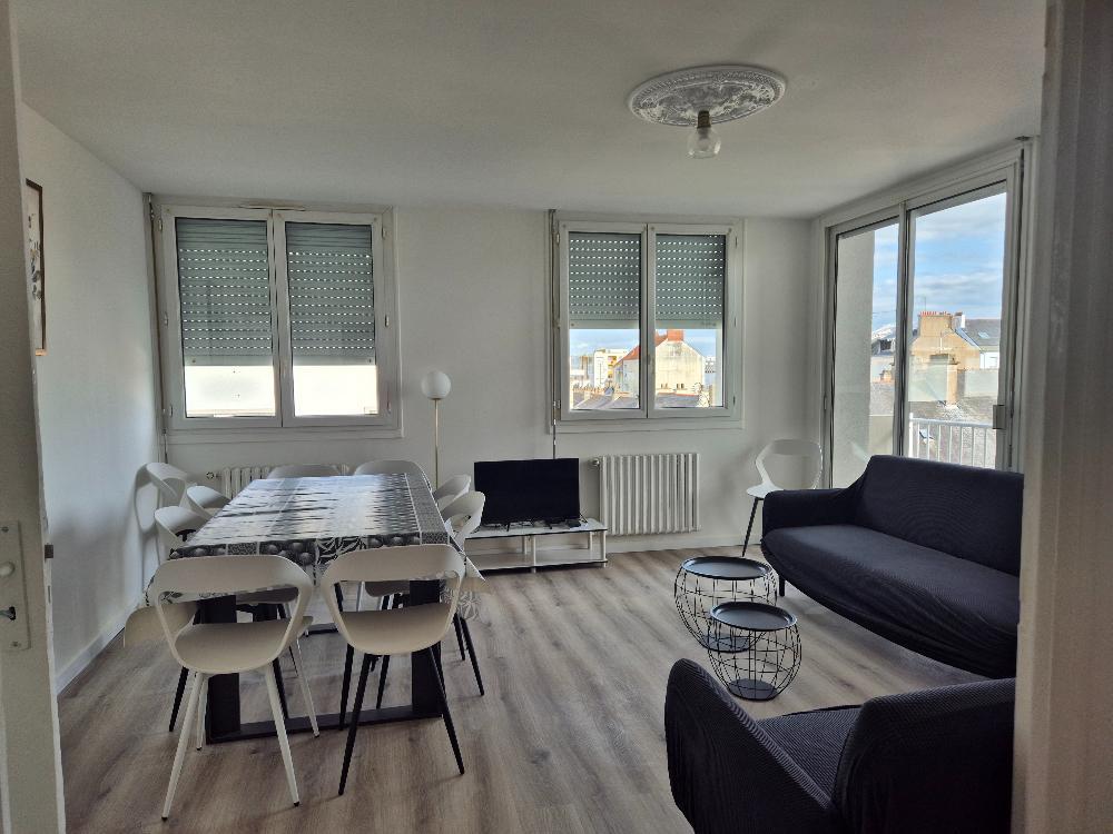 Appartement lumineux avec balcon et terrasse à Saint-Nazaire.